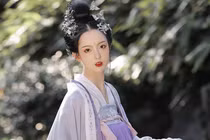 Kỳ lạ đế vương làm ngơ vương phi gian dâm với nhiều người