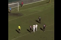 Video: Bị trọng tài từ chối dù sút thành công quả penalty