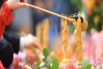 Tại sao có nghi thức tắm Phật trong lễ Phật đản?