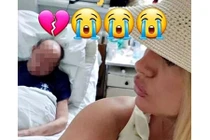 Đăng ảnh chu môi bên thi hài cha, cô gái bị chỉ trích thậm tệ