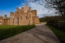 Trải nghiệm làm ông hoàng trong lâu đài cho thuê của hoàng tử xứ Wales