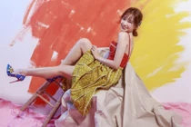 Hari Won trải lòng về tuổi thơ cơ cực bằng tự truyện song ngữ