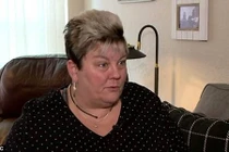 Người phụ nữ bị bỏng sau khi tẩy chai chân ở tiệm làm đẹp