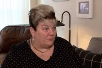 Người phụ nữ bị bỏng sau khi tẩy chai chân ở tiệm làm đẹp