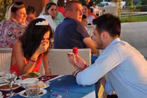 Phát hiện bí mật bất ngờ trong tấm hình hồi bé của vị hôn phu