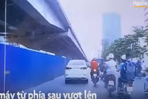 Video: Tạt đầu xe cùng chiều, xe máy gây tai nạn liên hoàn