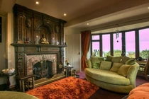 Ngắm biệt thự cổ rộng 5ha, trị giá 64 tỷ đồng của triệu phú Yoga