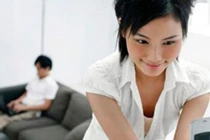 Vợ nhắn tin tâm sự với trai trẻ suốt đêm