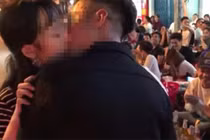 Thanh niên bàng hoàng tố bạn gái đang "thả thính" 3 chàng trai khác