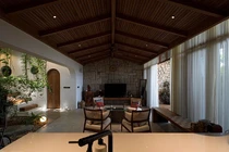 Ngôi nhà nép mình bên sông, mang hơi thở thời gian và chiêm nghiệm cuộc đời