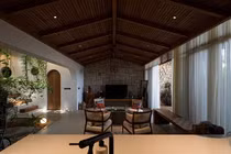 Ngôi nhà nép mình bên sông, mang hơi thở thời gian và chiêm nghiệm cuộc đời