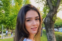 Thiên thần bóng chuyền xinh như hoa, gây chú ý với chiều cao khủng