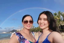 NSƯT Ngọc Huyền cùng con gái cưng hiếm hoi chia sẻ ảnh diện bikini nuột nà