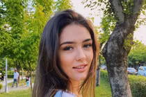 Thiên thần bóng chuyền xinh như hoa, gây chú ý với chiều cao khủng