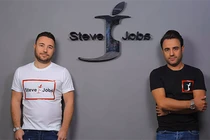 Steve Jobs "đau điếng" khi tên mình được gắn trên mác quần áo