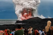 6 địa điểm nguy hiểm chết người, du khách vẫn ùn ùn kéo đến