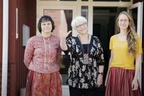 Video: Đến hòn đảo nơi phụ nữ nắm quyền, đàn ông hiếm khi thấy mặt