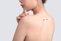 5 nốt ruồi tượng trưng tài lộc, sau tuổi trung niên công danh rực rỡ