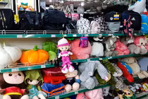 Bia, nước cam Việt Nam trong cửa hàng ở Triều Tiên