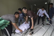 Rượu cồn trộn thuốc diệt côn trùng giết gần 80 người ở Indonesia