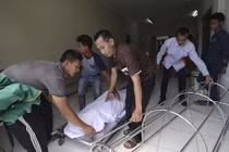 Rượu cồn trộn thuốc diệt côn trùng giết gần 80 người ở Indonesia