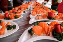 Cỗ cưới phục vụ 1.500 người, bào ngư, hải sâm ai cũng có phần