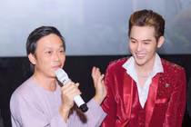 Hoài Linh ăn mặc "lạc quẻ" đến mừng cháu trai ra mắt phim mới