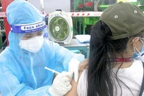 Tiêm vắc xin Covid-19 sau bao lâu có thể mang thai?