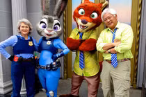 Ngưỡng mộ cặp vợ chồng già ở Mỹ đam mê cosplay siêu nhí nhảnh