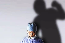 Video: Nữ điều dưỡng bị côn đồ hành hung tại bệnh viện ở Nghệ An