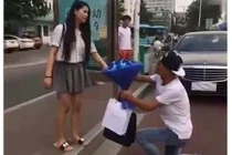 Tỏ tình bị từ chối phũ, thiếu gia thua gã xe đạp điện ​