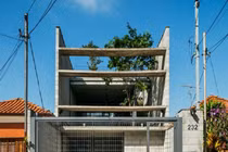 Nhà bê tông tưởng thô nhưng hóa ra mềm mại bất ngờ