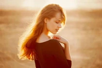 Đàn bà 40: Hãy đủ nhẫn tâm để buông bỏ 4 điều này