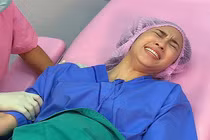 Chị dâu đang trong phòng sinh thì người phụ nữ đến khóc lóc 