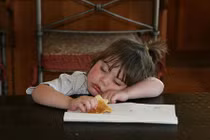 "Trời đánh tránh bữa ăn, thế mà cơn buồn ngủ lại ập tới"