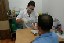 Chồng xăm trổ như phát điên khi thấy kết quả xét nghiệm ADN