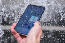 Cách xử lý khi điện thoại bị xuống nước