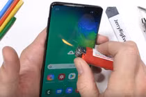 Video: Cắn răng nhìn Galaxy S10 bị "rạch mặt"