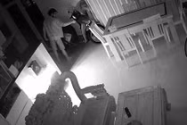 Video: Trộm phá cửa sổ, đột nhập nhà dân "cuỗm" SH trong đêm