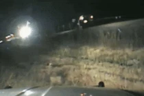 Video: Quân nhân Mỹ cứu tài xế ôtô tránh bị tàu hỏa tông trong tích tắc