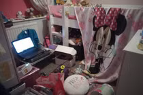 Cô bé 8 tuổi vô địch cuộc thi Phòng ngủ bừa bãi nhất