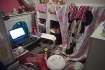 Cô bé 8 tuổi vô địch cuộc thi Phòng ngủ bừa bãi nhất