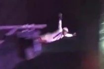 Video: Tai nạn kinh hoàng trong màn xiếc dùng người làm... đạn súng thần công