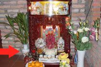 Bàn thờ Thần Tài đặt kiểu này, tiền cứ đội nón ra đi