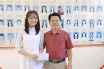 Gặp gỡ nữ thủ khoa gây chú ý nhất kỳ thi THPT Quốc gia 2021