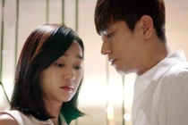 Đến nhà bạn gái giữa đêm, chàng trai chạy mất dép khi thấy điều này