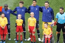 Cậu bé VN “hộ tống” Kante ở World Cup 2018: “Xúc động đến rơi nước mắt”