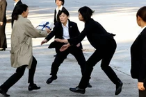 Nữ biệt đội Nhật Bản bảo vệ đệ nhất phu nhân Mỹ