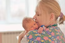 Giới siêu giàu Mỹ "điên cuồng" vung tiền để tìm vú em cho trẻ