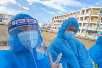 Hình ảnh đẹp trong nhật ký tình nguyện vùng dịch của cặp đôi 9x